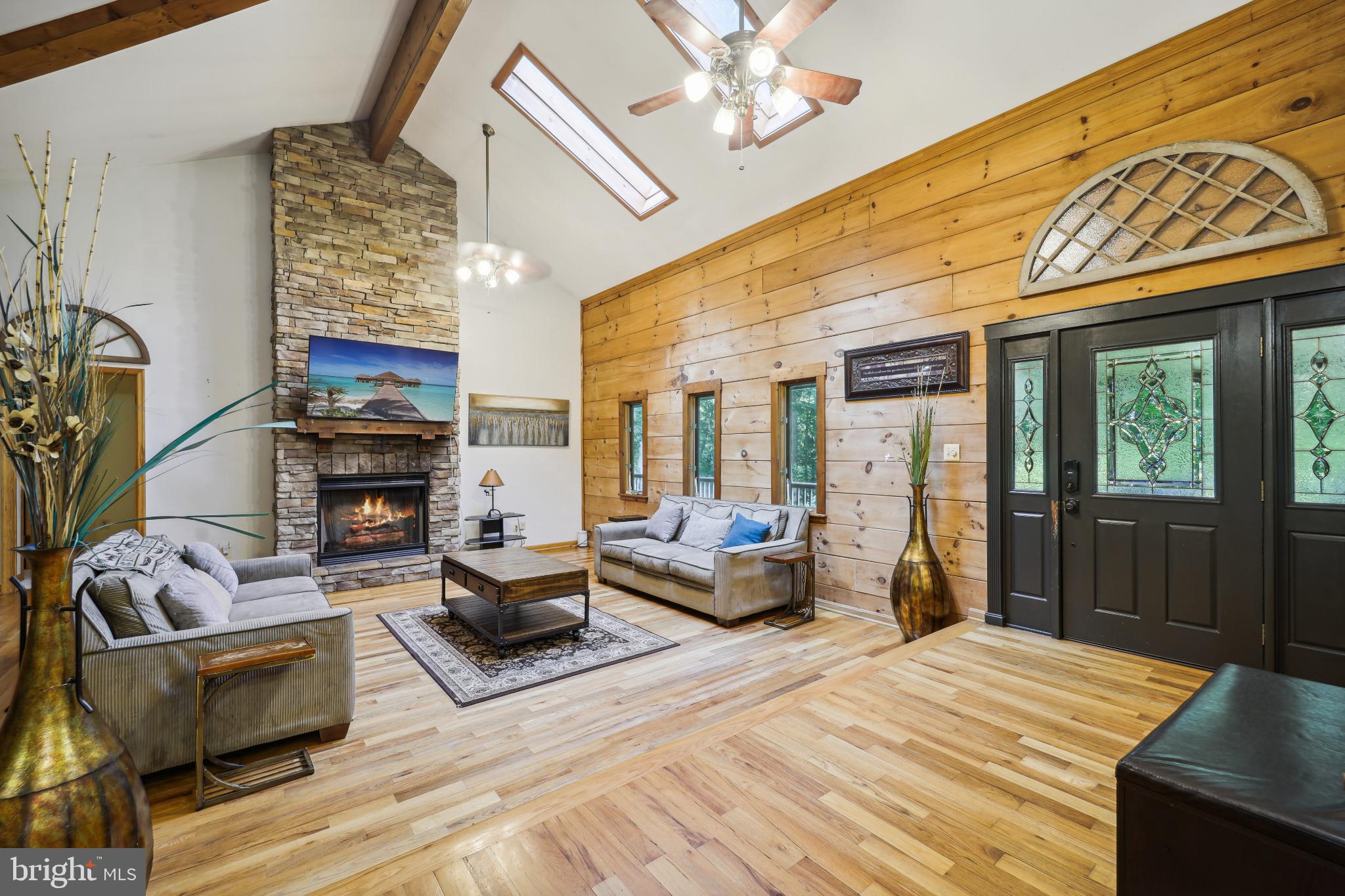 TOBACCO ROAD - Residential