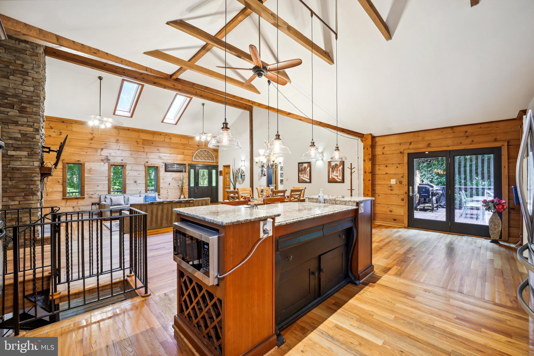 TOBACCO ROAD - Residential