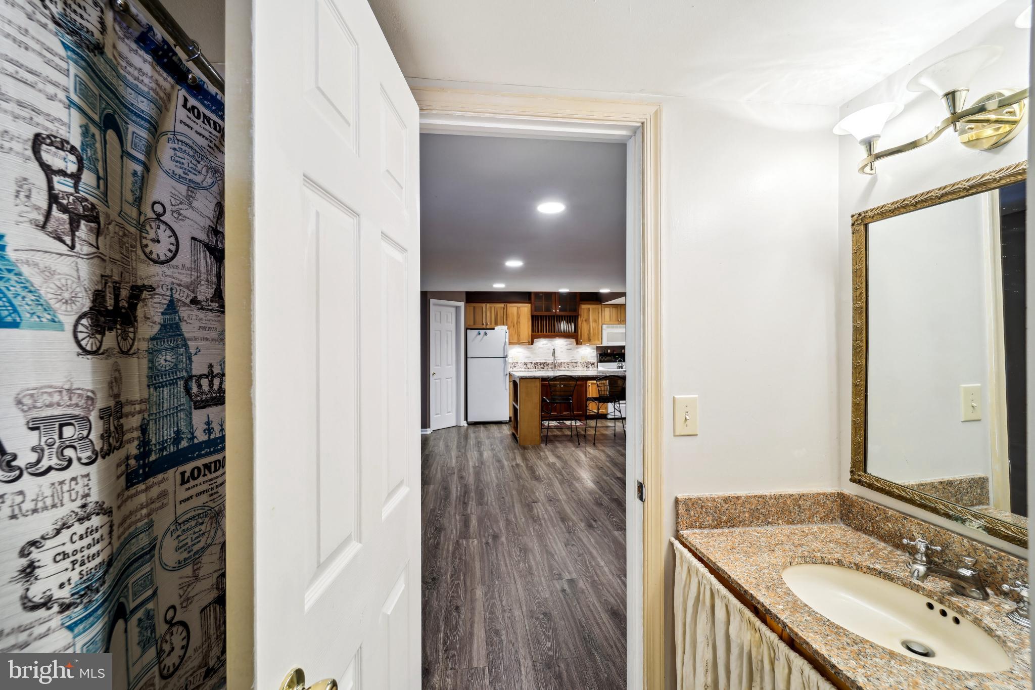 TOBACCO ROAD - Residential