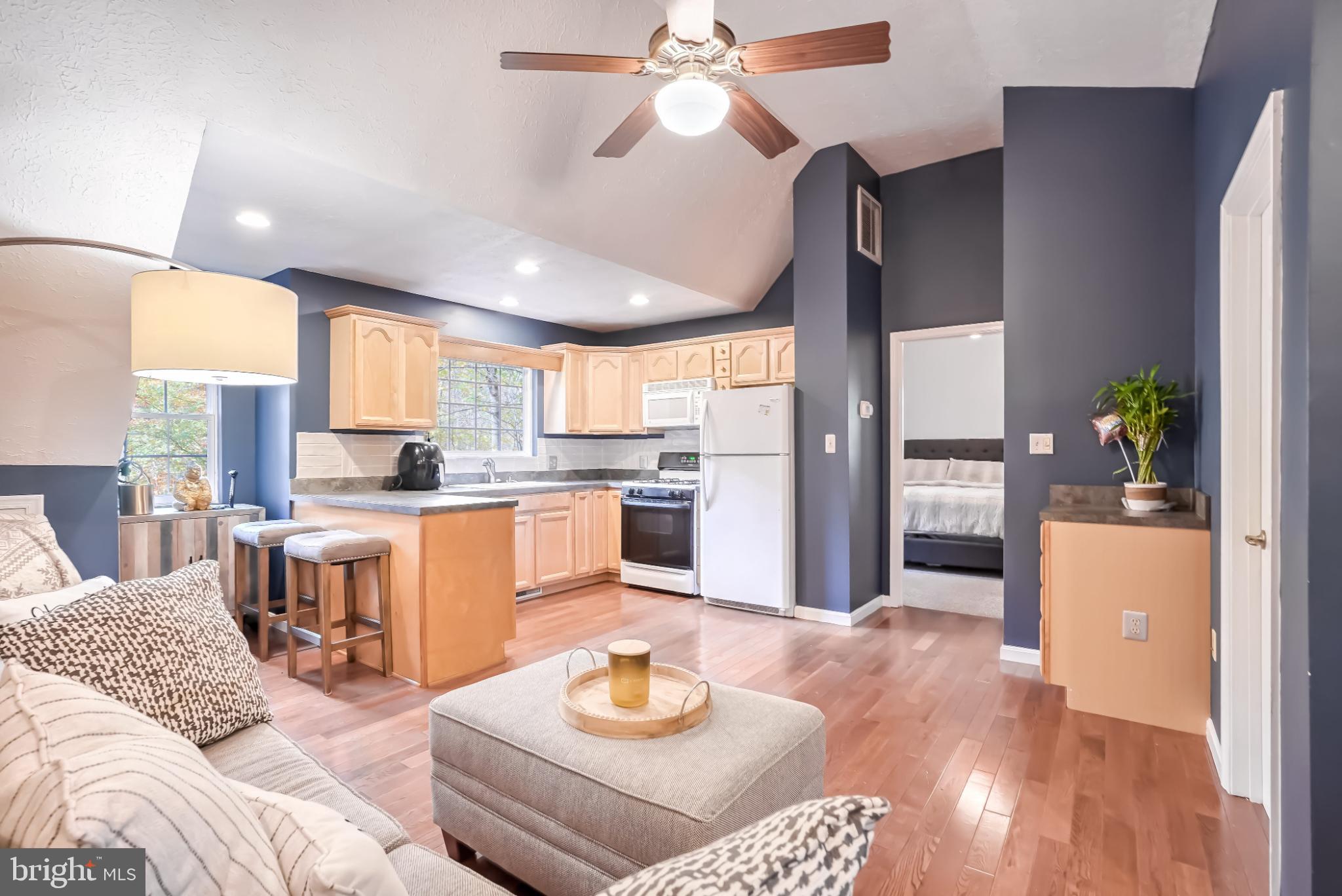 TOBACCO ROAD - Residential