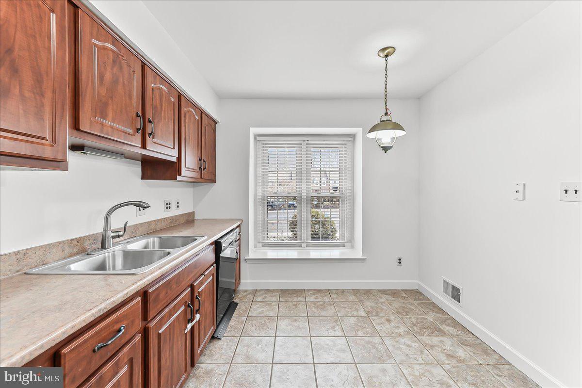 850 STOCKBRIDGE DRIVE