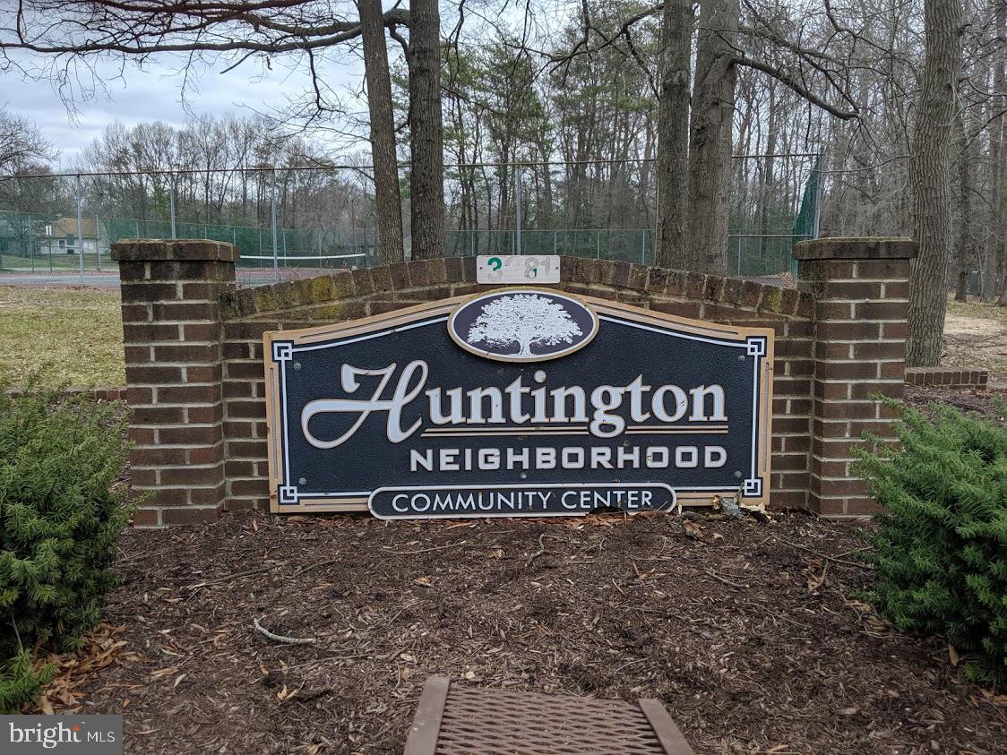 HUNTINGTON NEIGHBORHOOD - Residential Lease
