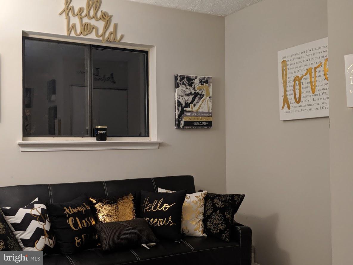 HUNTINGTON NEIGHBORHOOD - Residential Lease