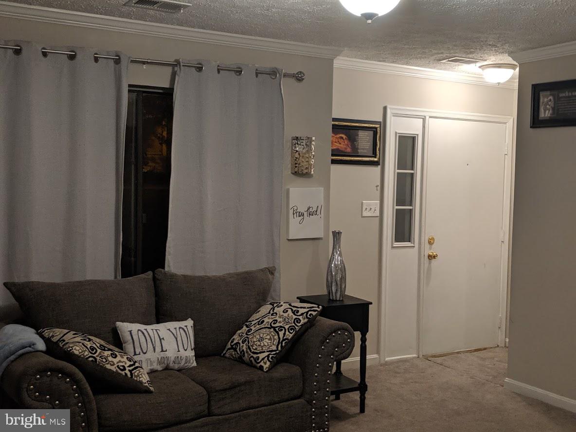 HUNTINGTON NEIGHBORHOOD - Residential Lease