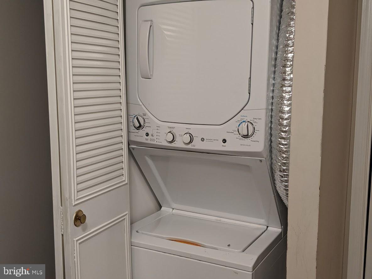 HUNTINGTON NEIGHBORHOOD - Residential Lease