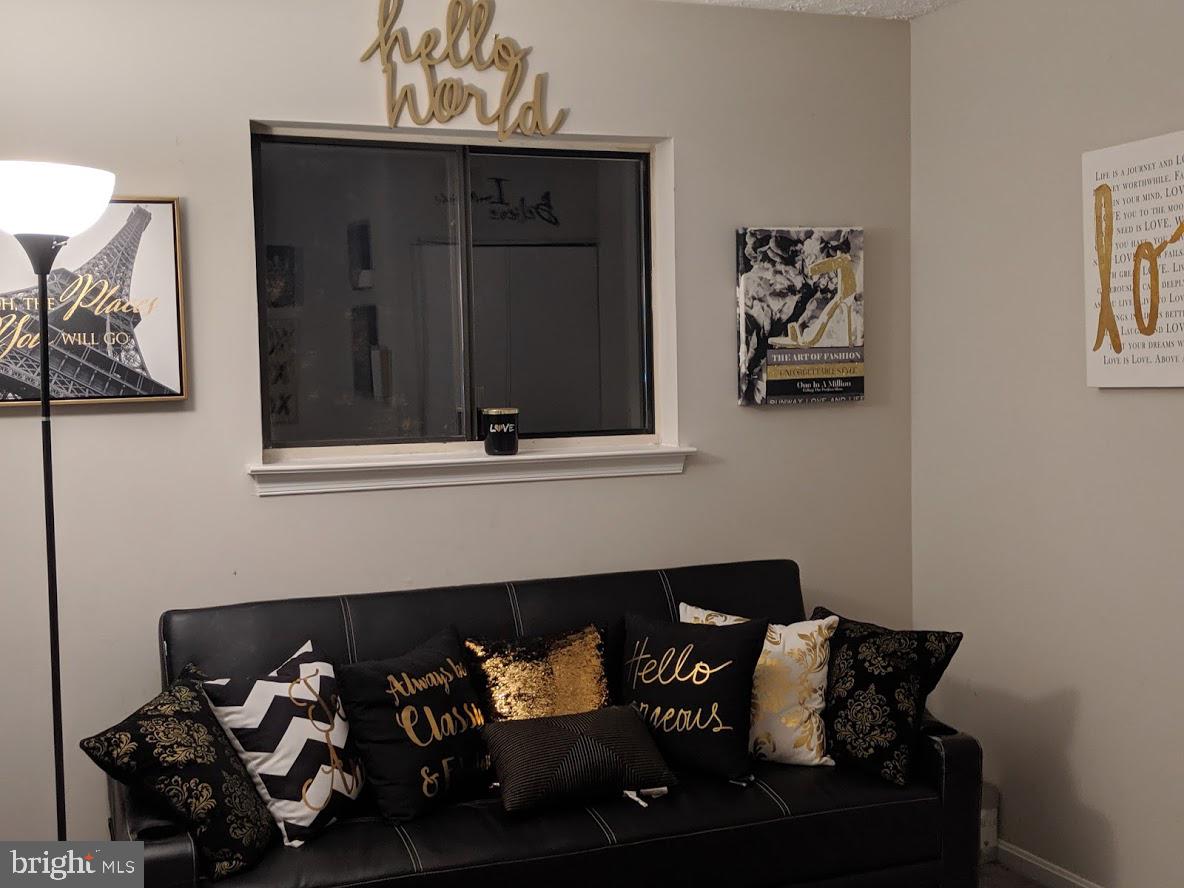 HUNTINGTON NEIGHBORHOOD - Residential Lease