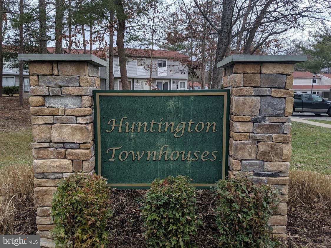 HUNTINGTON NEIGHBORHOOD - Residential Lease