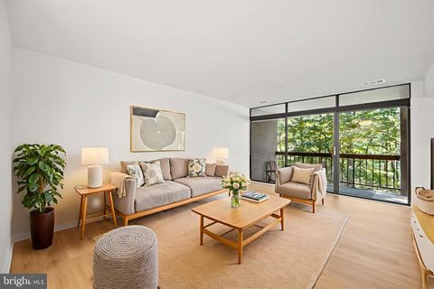 Property photo of 1656 Parkcrest Circle 2d/301, Reston, VA 20190