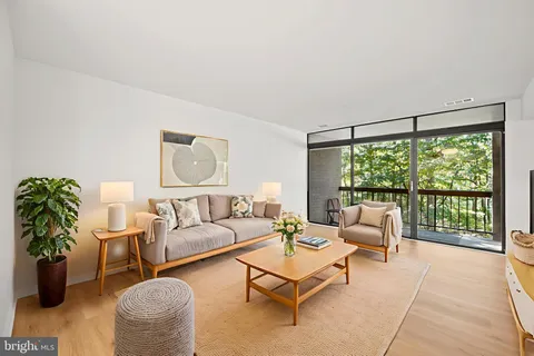 1656 Parkcrest Circle Unit 2D/301, Reston, VA MLS: VAFX2277096