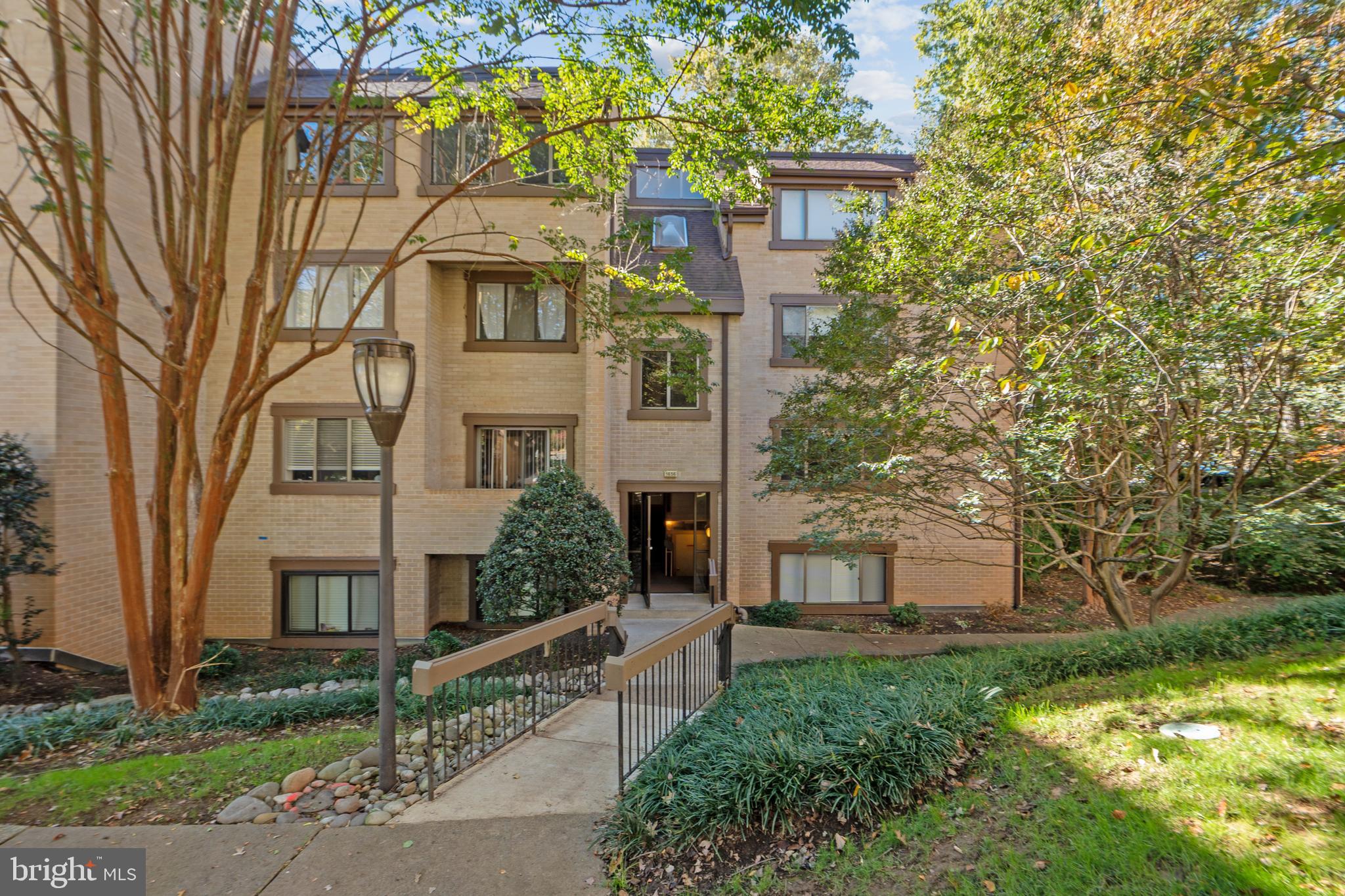 1656 PARKCREST CIRCLE 2D/301