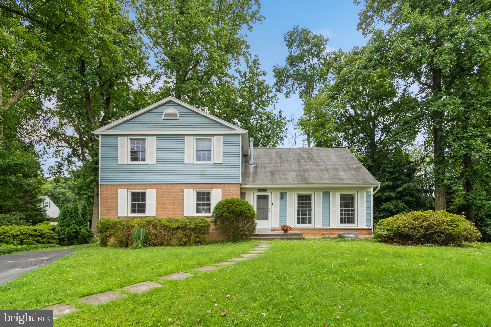 MANOR WOODS - Residential