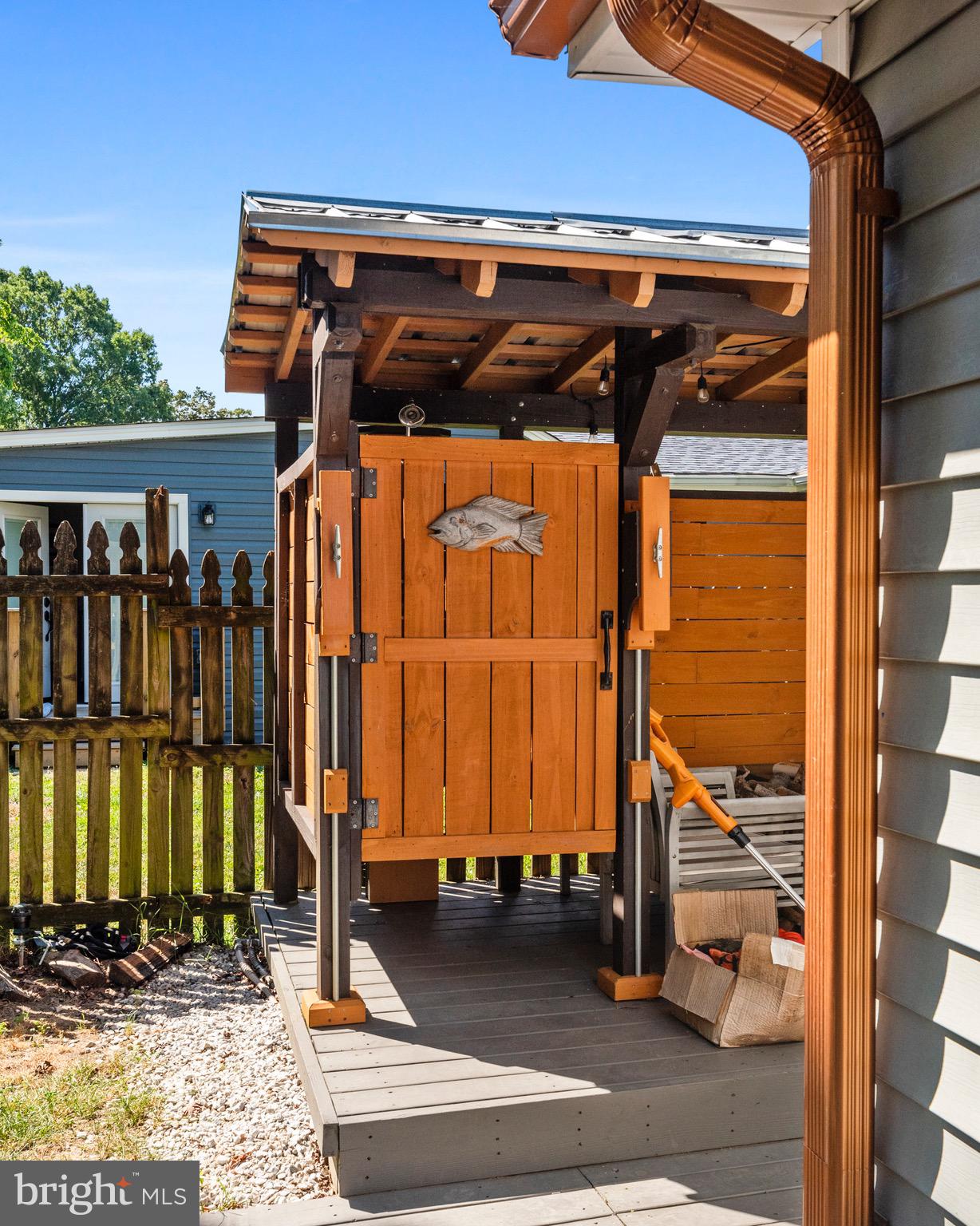 WOODLAND BEACH - Residential Lease