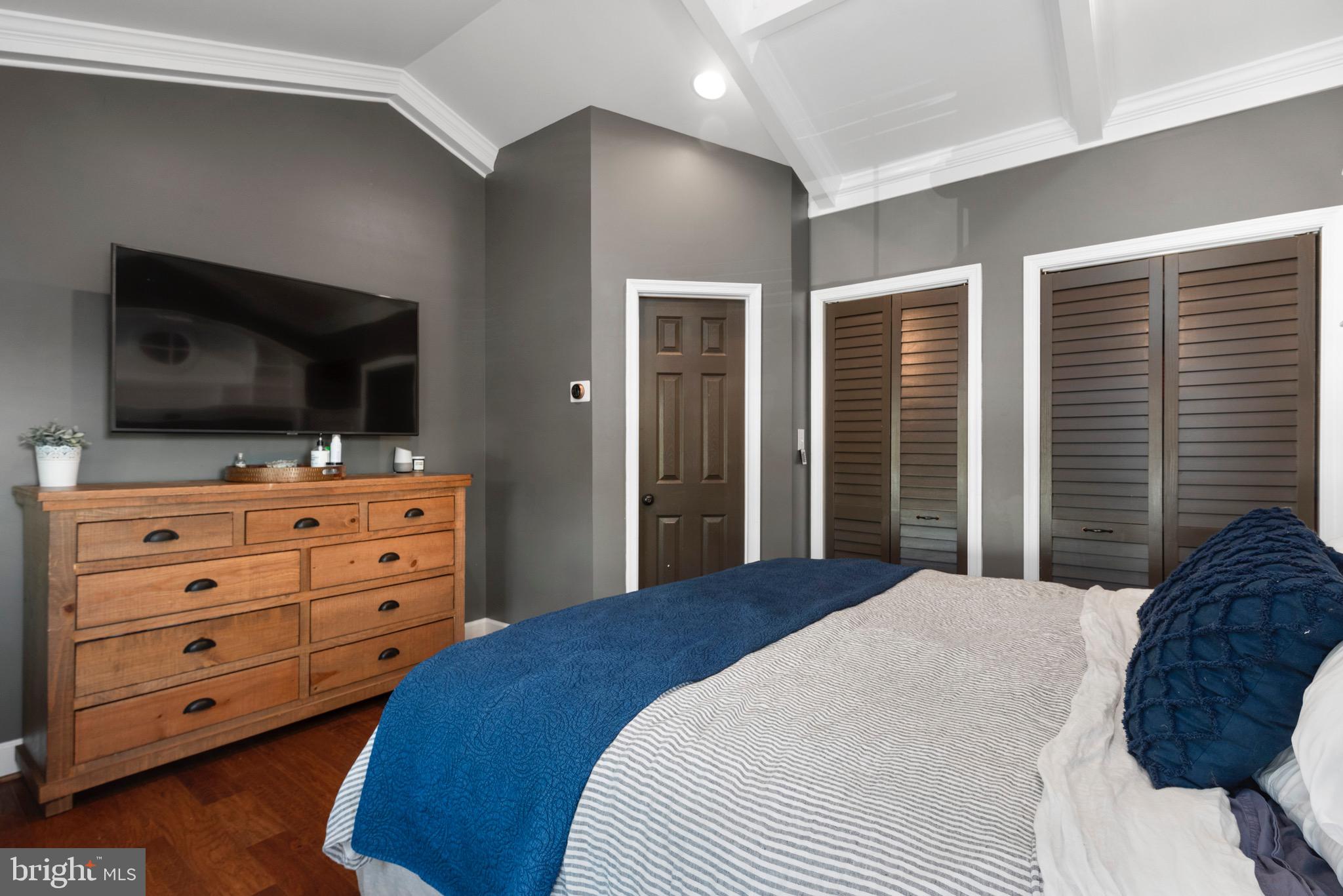 WOODLAND BEACH - Residential Lease