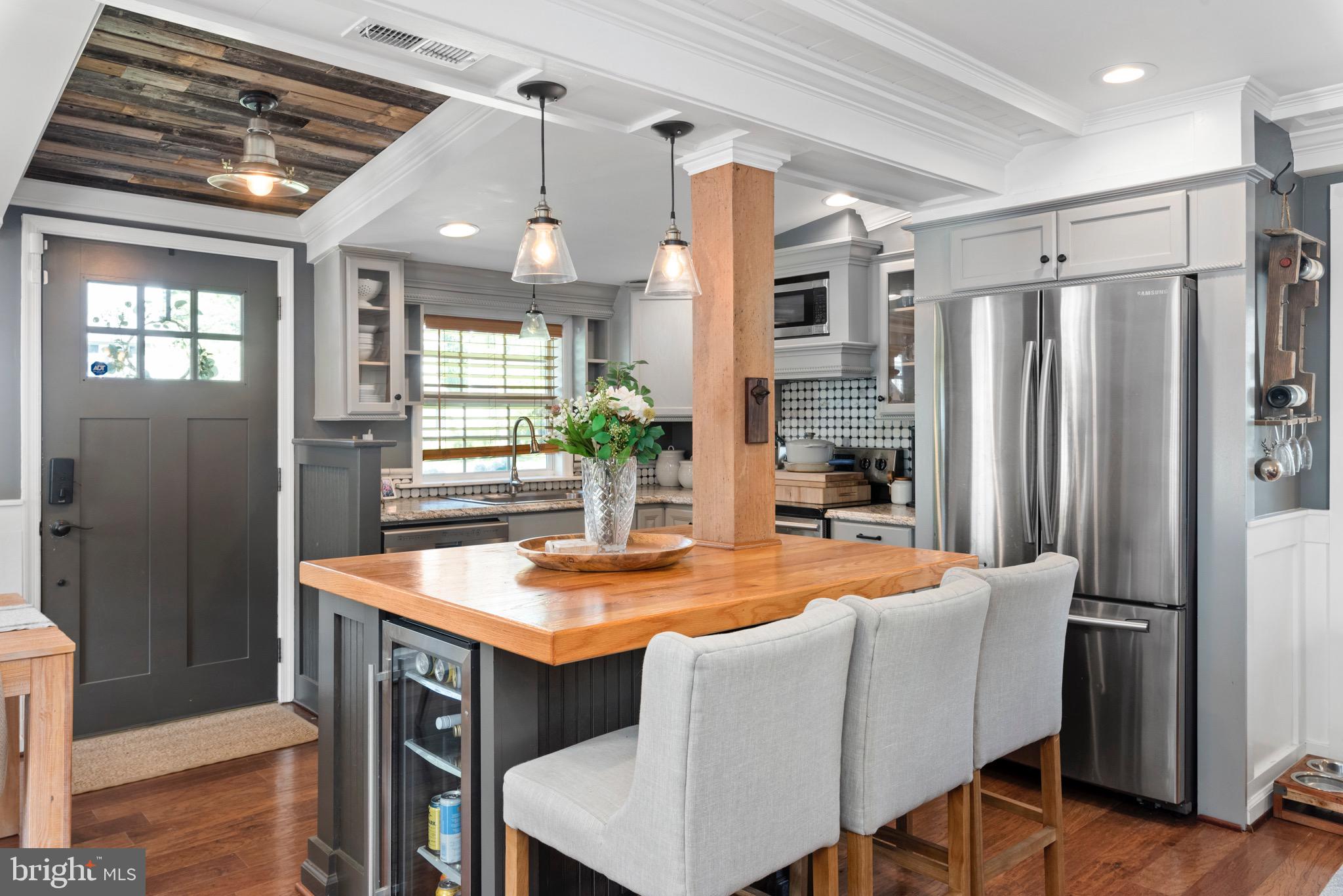 WOODLAND BEACH - Residential Lease