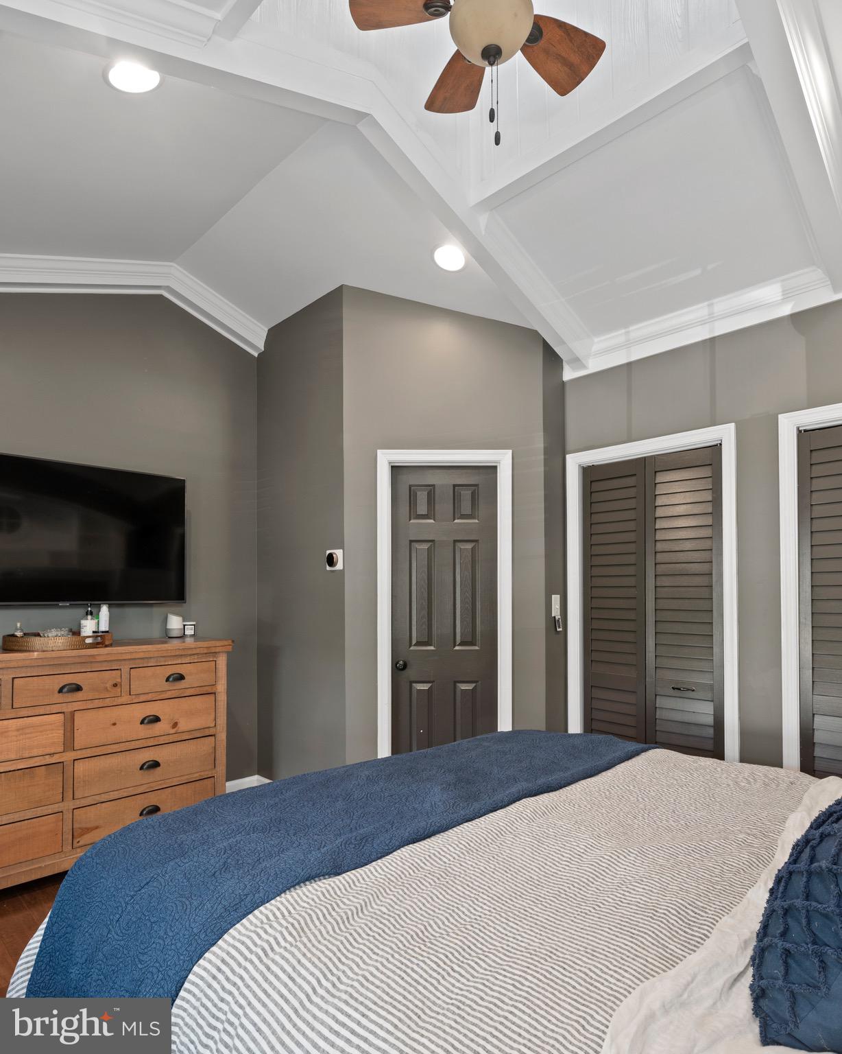 WOODLAND BEACH - Residential Lease