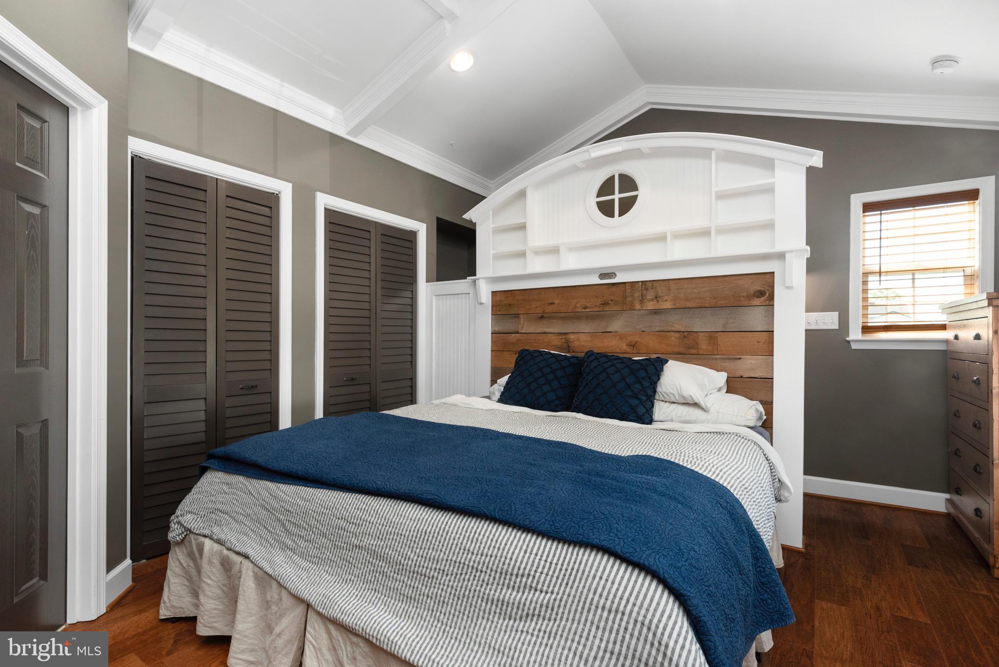 WOODLAND BEACH - Residential Lease