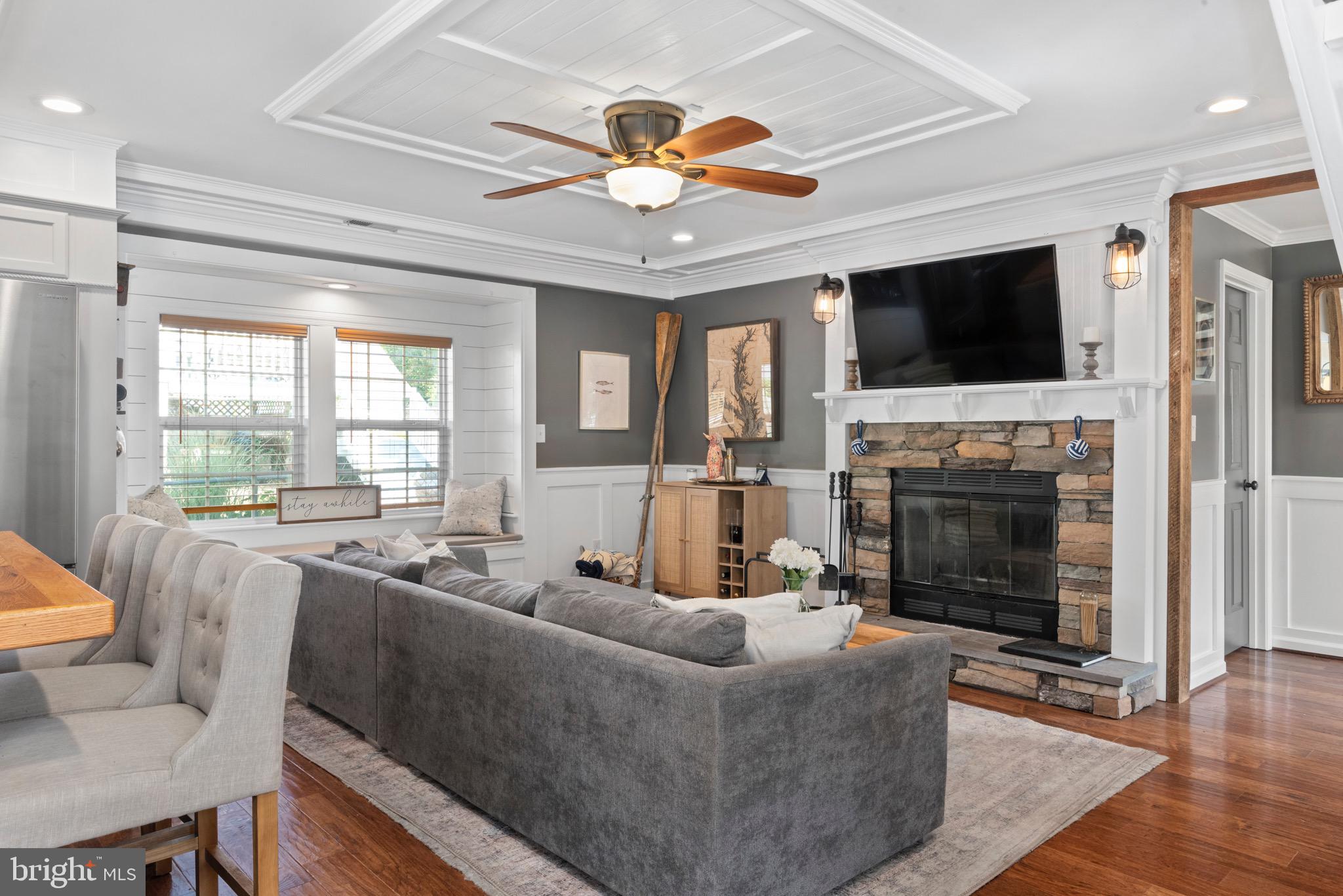 WOODLAND BEACH - Residential Lease