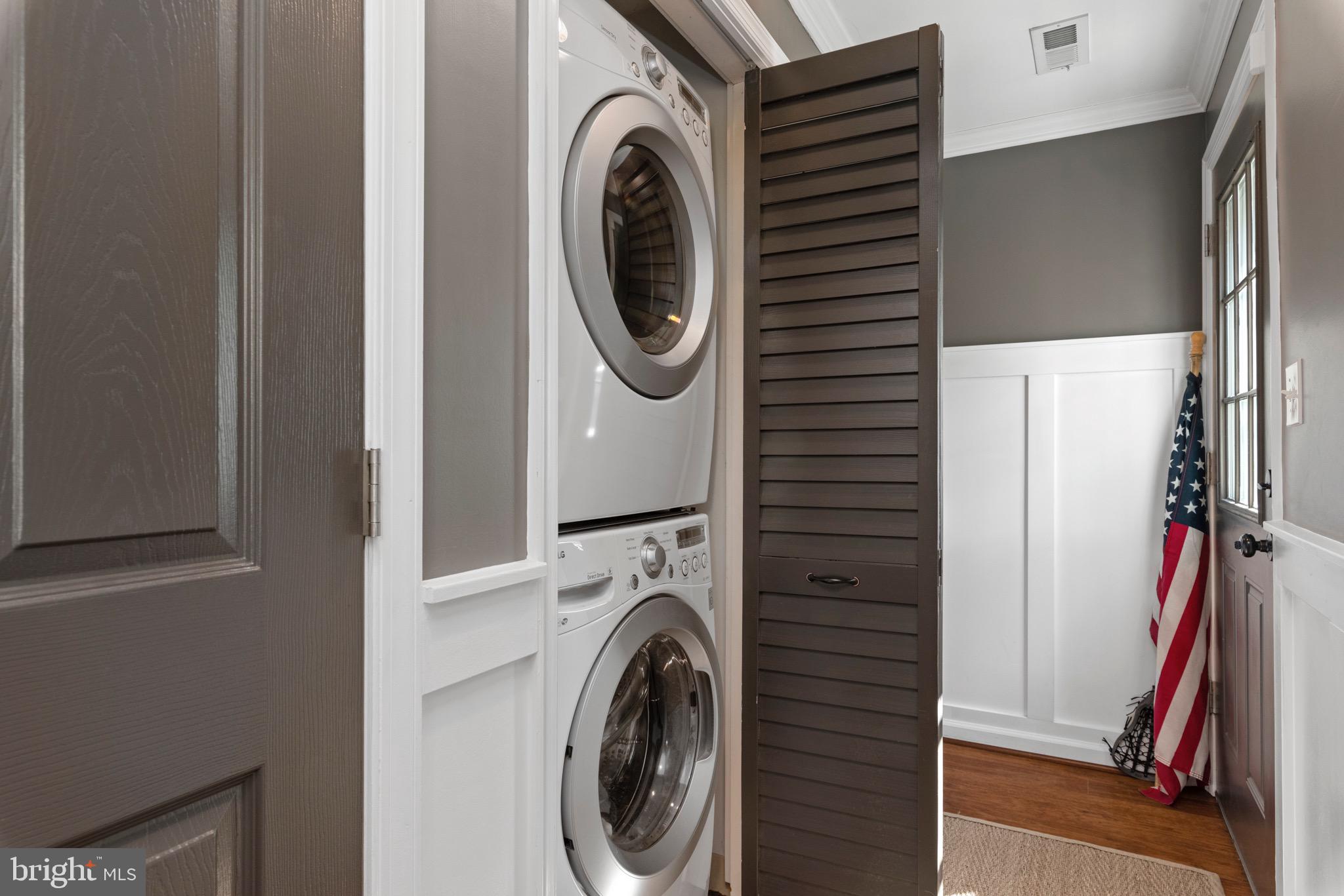 WOODLAND BEACH - Residential Lease