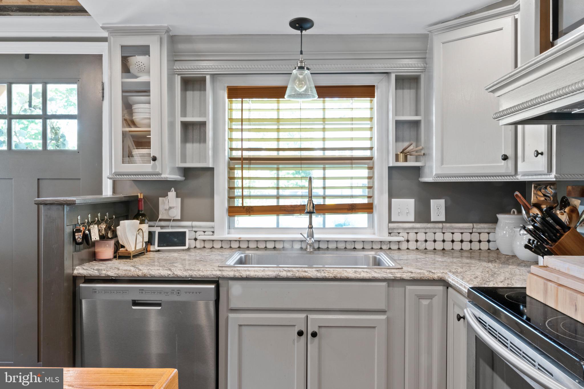 WOODLAND BEACH - Residential Lease