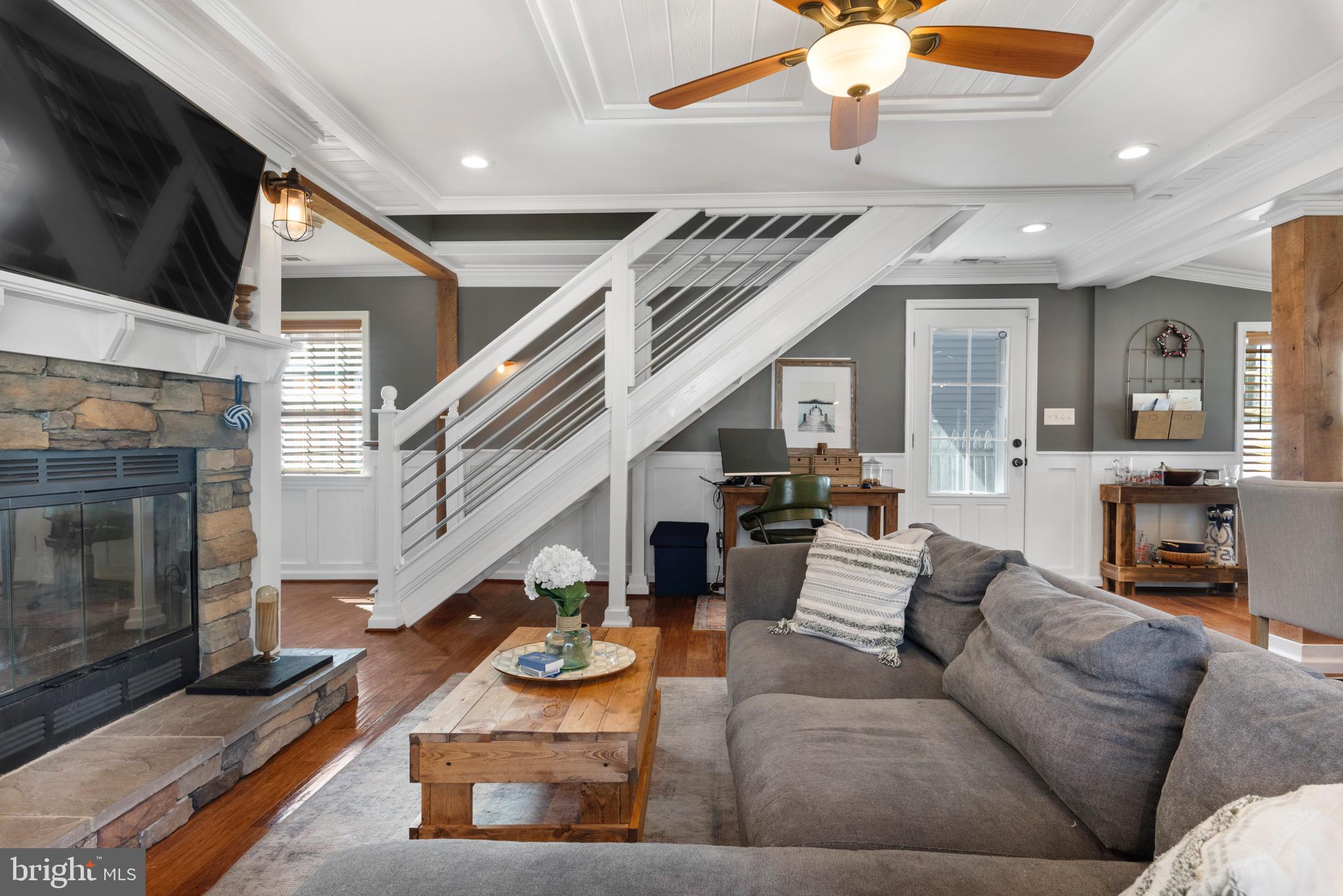 WOODLAND BEACH - Residential Lease