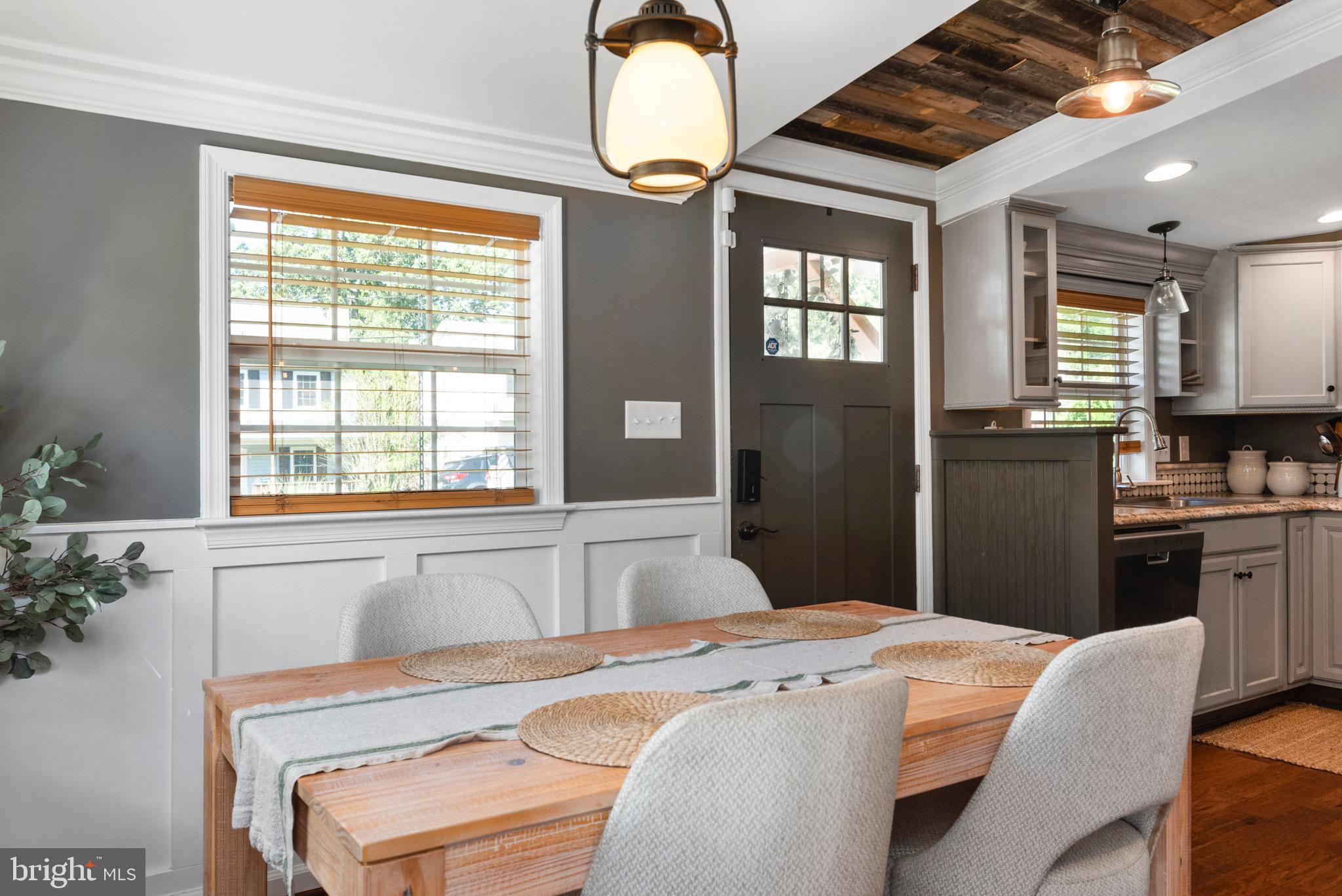 WOODLAND BEACH - Residential Lease