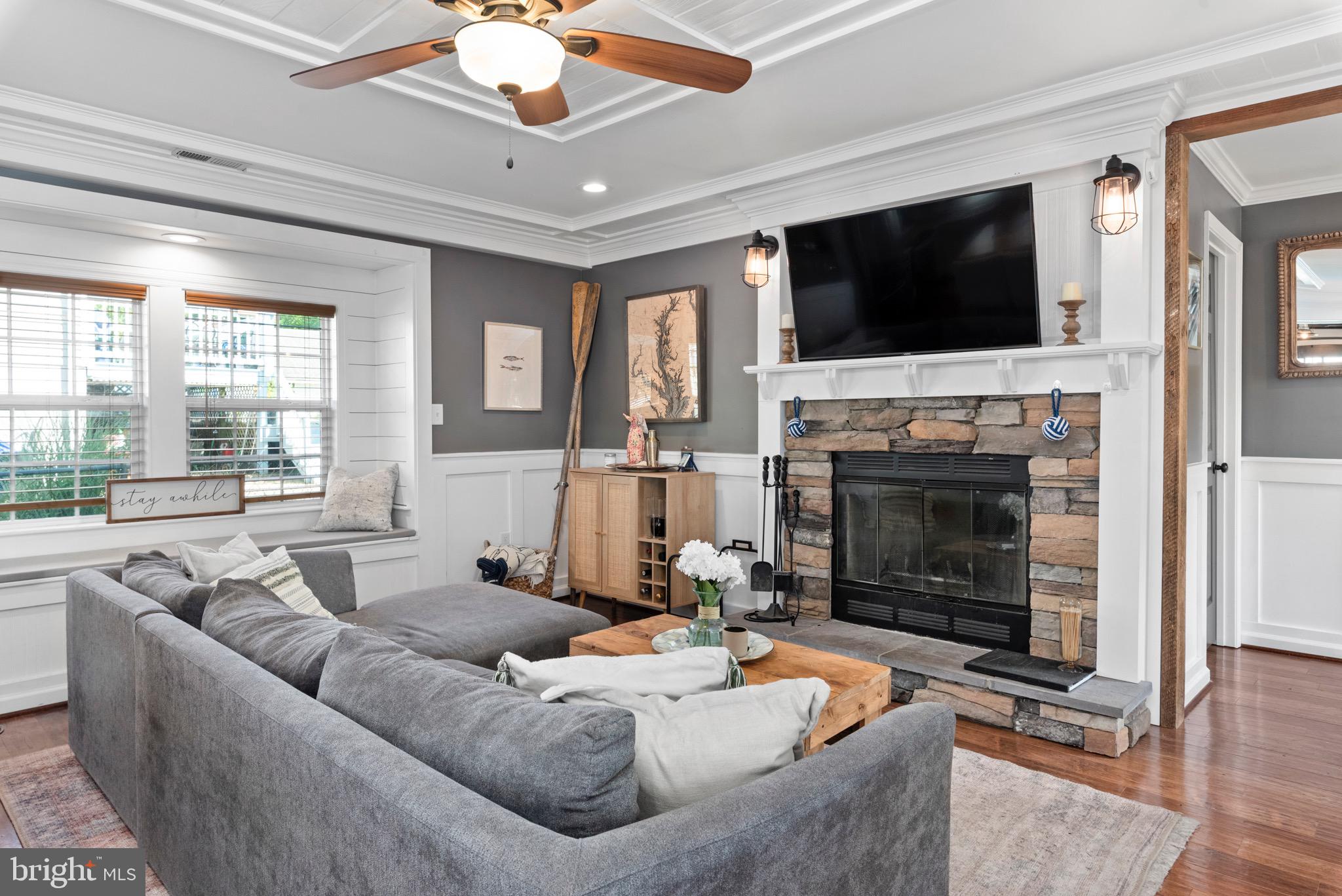 WOODLAND BEACH - Residential Lease