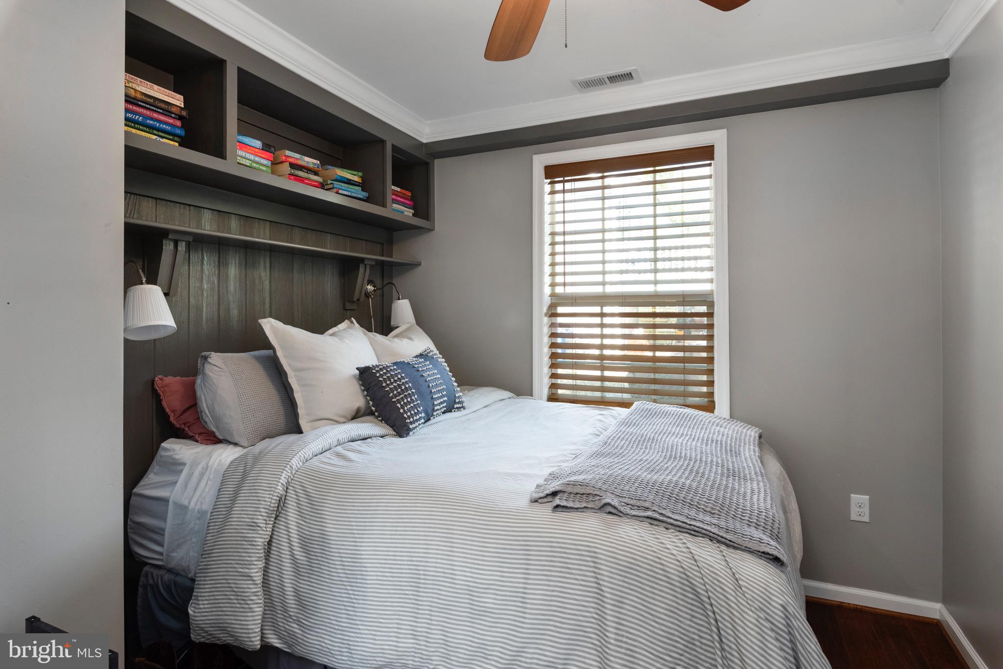 WOODLAND BEACH - Residential Lease