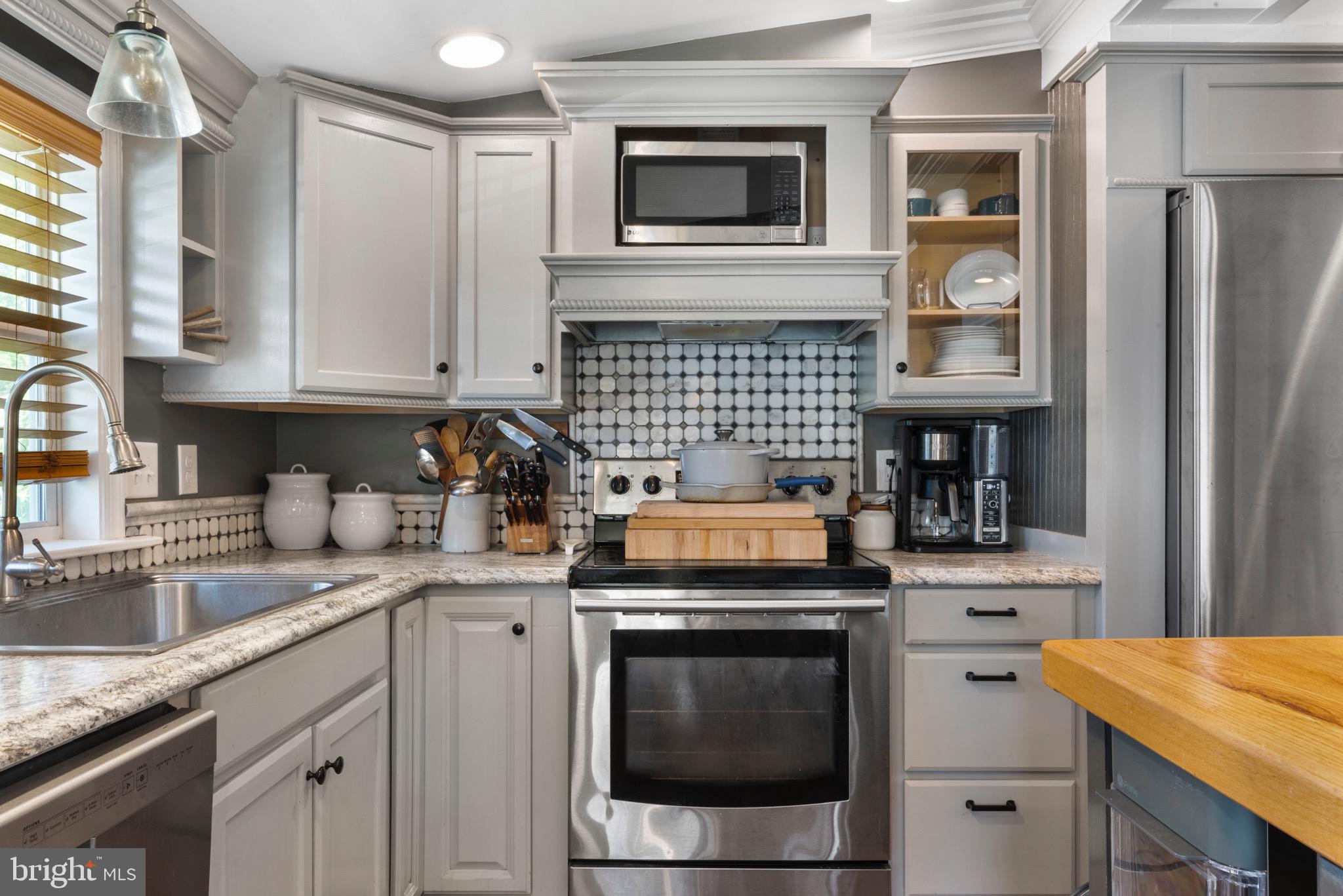 WOODLAND BEACH - Residential Lease