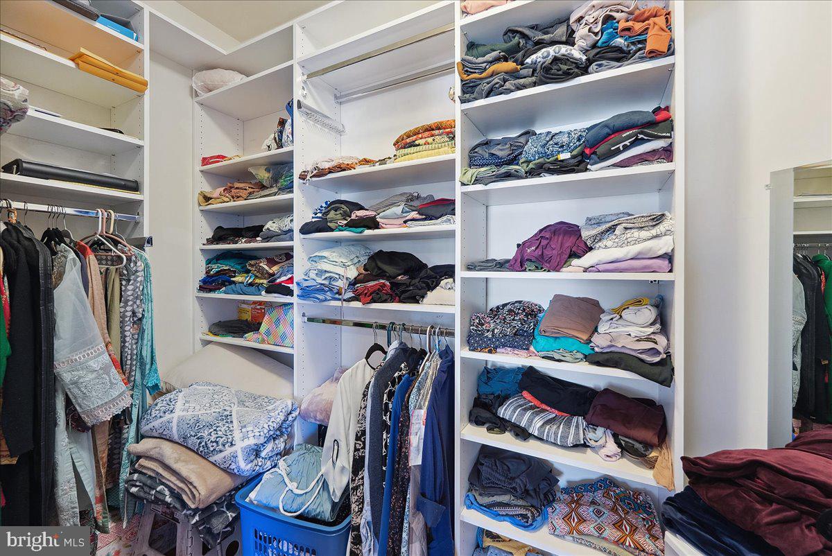 ASHBURN VILLAGE - Residential Lease