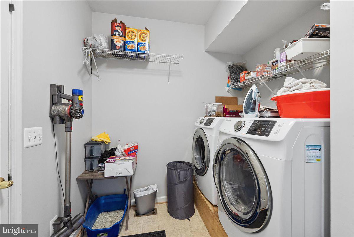 ASHBURN VILLAGE - Residential Lease