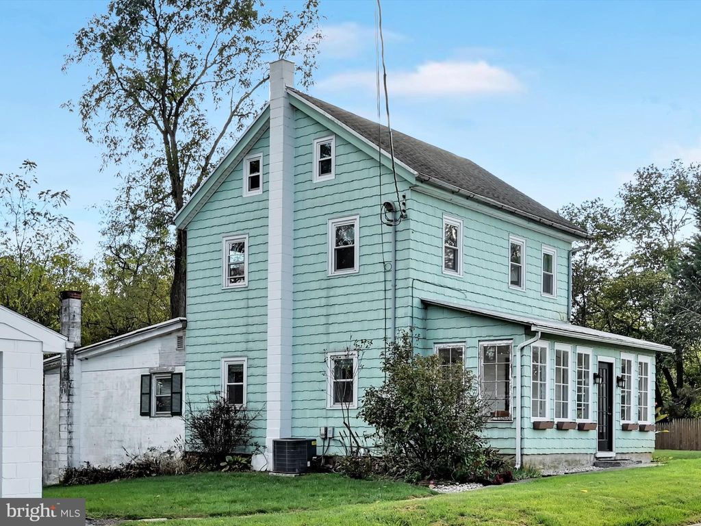 Photo of 322 Old Mill Road, NEWMANSTOWN, PA 17073 (MLS # PALN2023372)