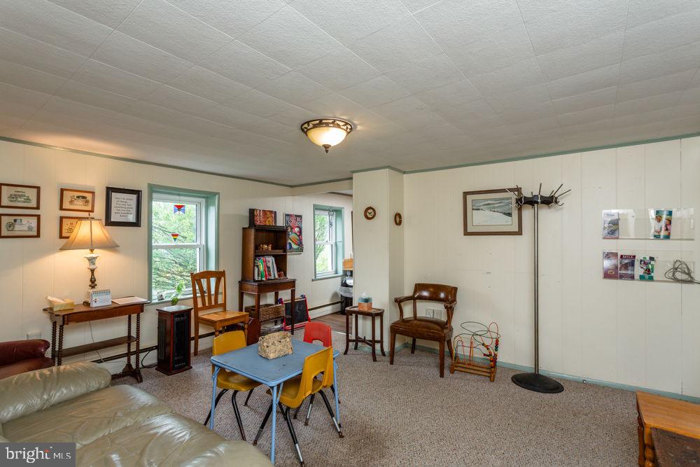 133 W SPRINGBROOK