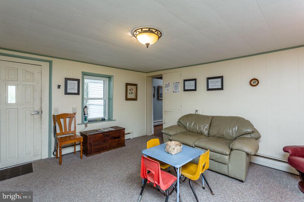 133 W SPRINGBROOK
