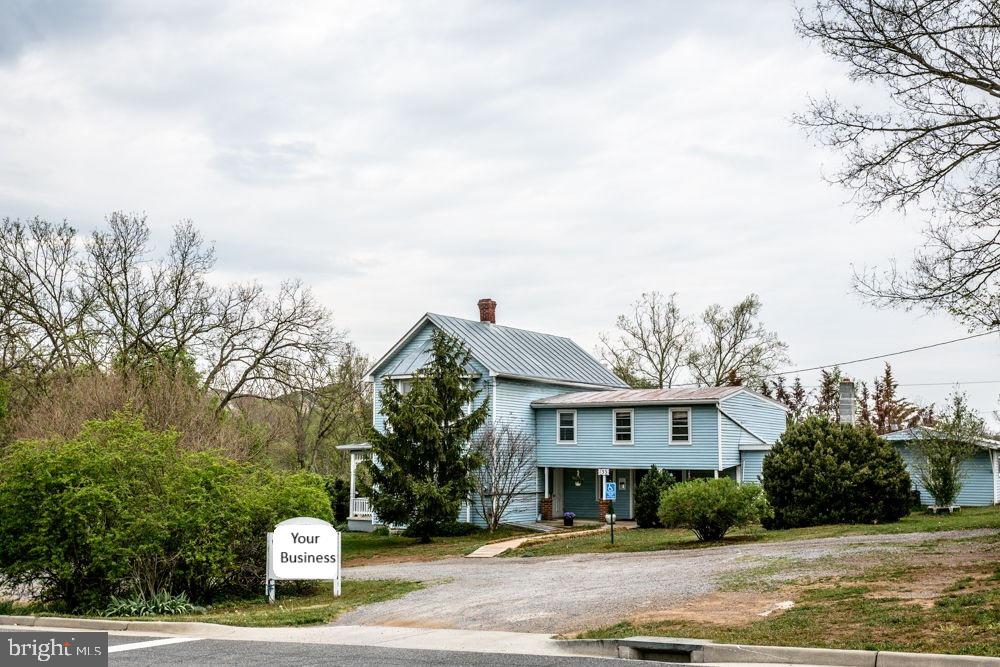 133 W SPRINGBROOK