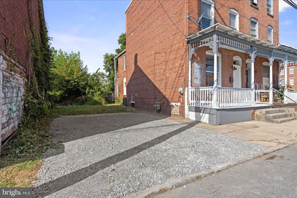 Photo of 1330 Susquehanna Street, HARRISBURG, PA 17102 (MLS # PADA2049874)