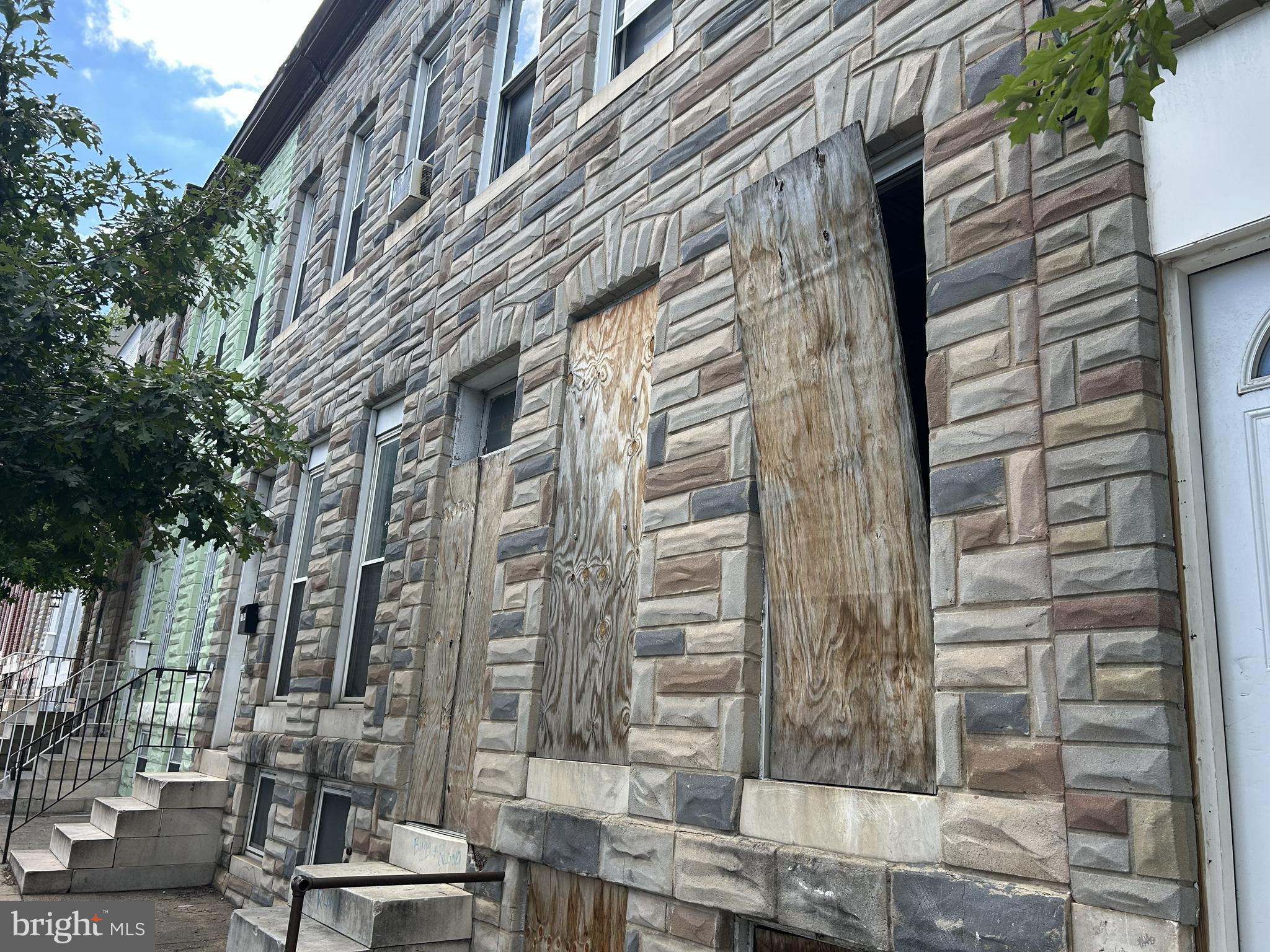 2532 FREDERICK AVENUE