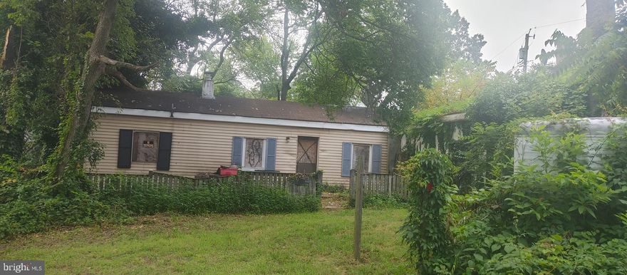 Two unit duplex. first is two bedroom one bath home. second is a one bedroom one bath home.
Plus included is a  822 sqft clubroom or storage with a bathroom.  Nice area for entertaining. Or maybe home business. Check with AA county you may be able to make it in to third home. Comes with water access and boat ramp. Plenty of parking for your boats, RV or other vehicles. Needs Rehab