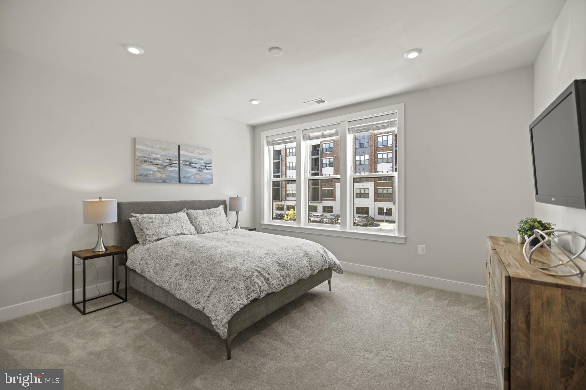 TOWER OAKS - Residential