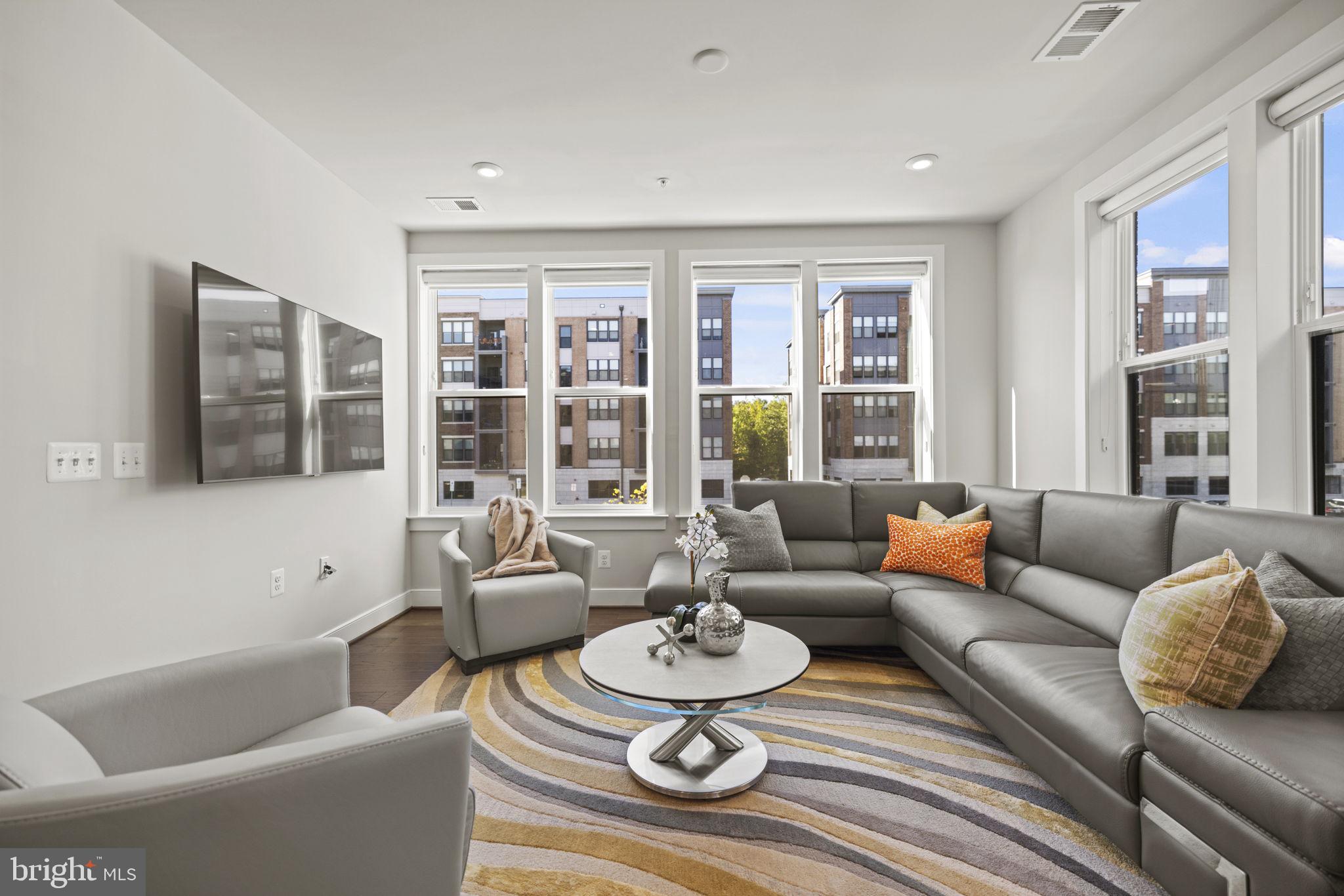 TOWER OAKS - Residential