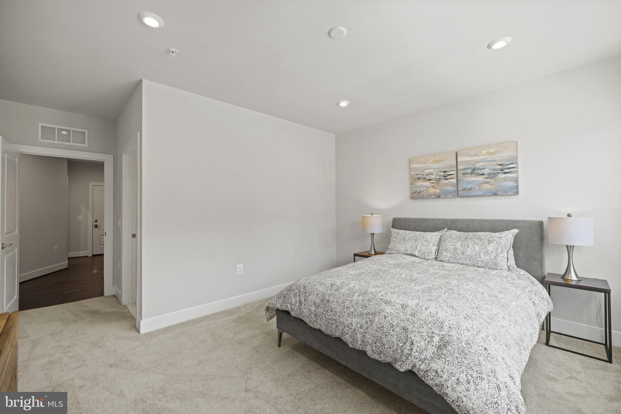 TOWER OAKS - Residential