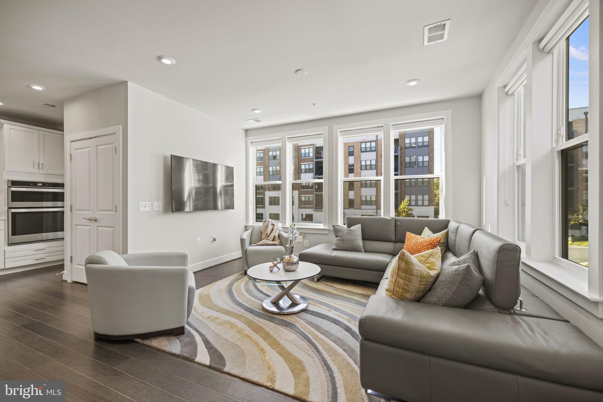 TOWER OAKS - Residential