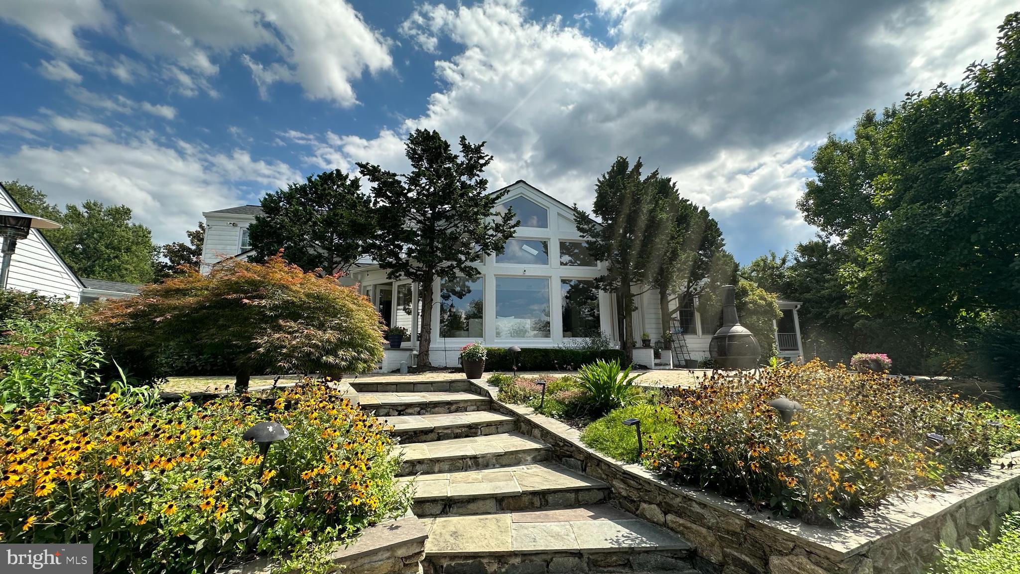 POTOMAC OUTSIDE - Residential