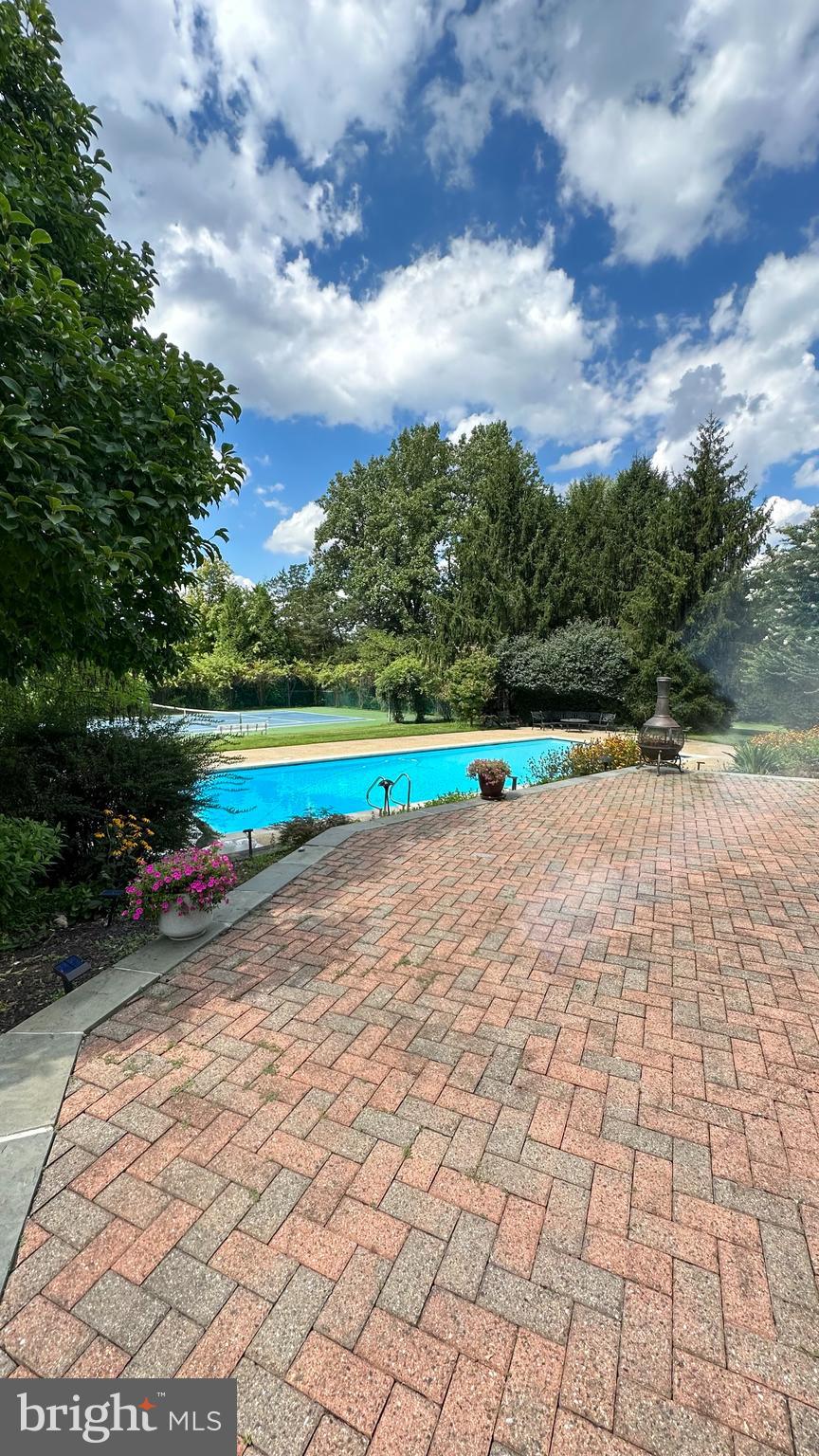 POTOMAC OUTSIDE - Residential