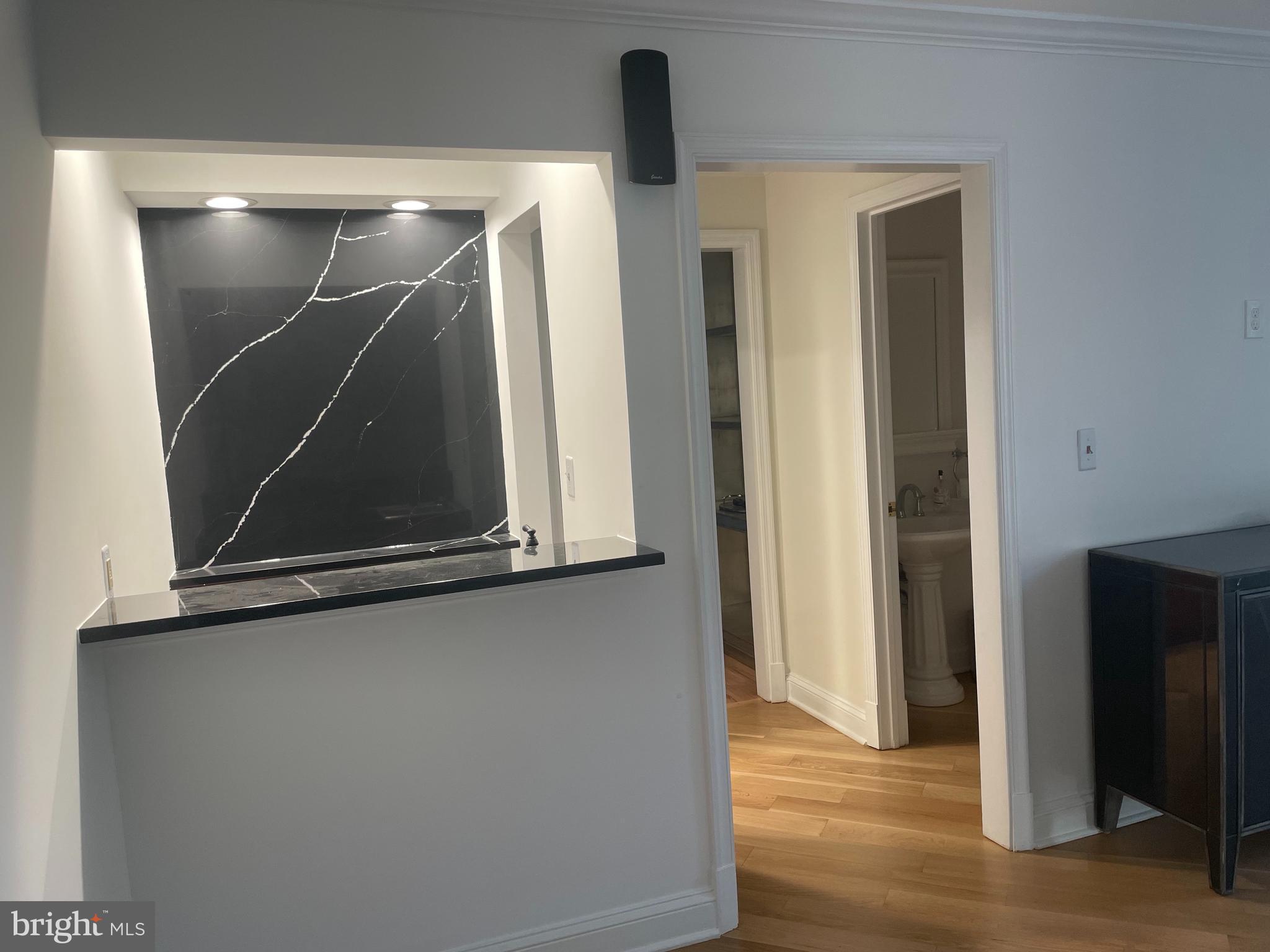 POTOMAC OUTSIDE - Residential