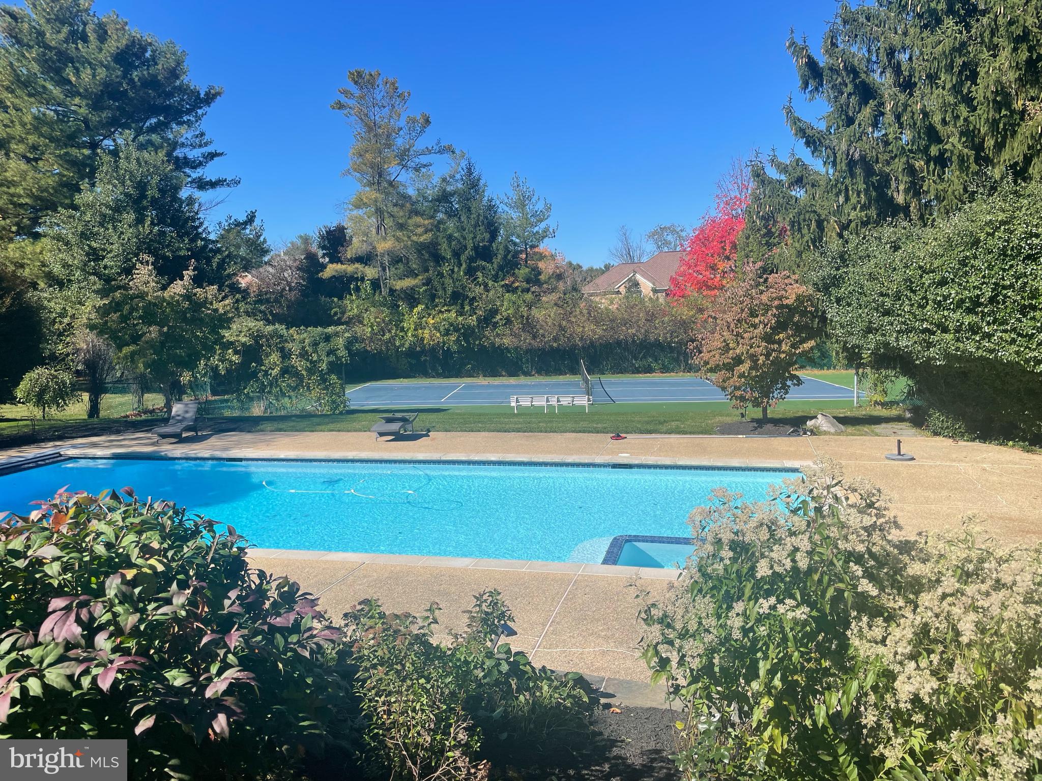 POTOMAC OUTSIDE - Residential