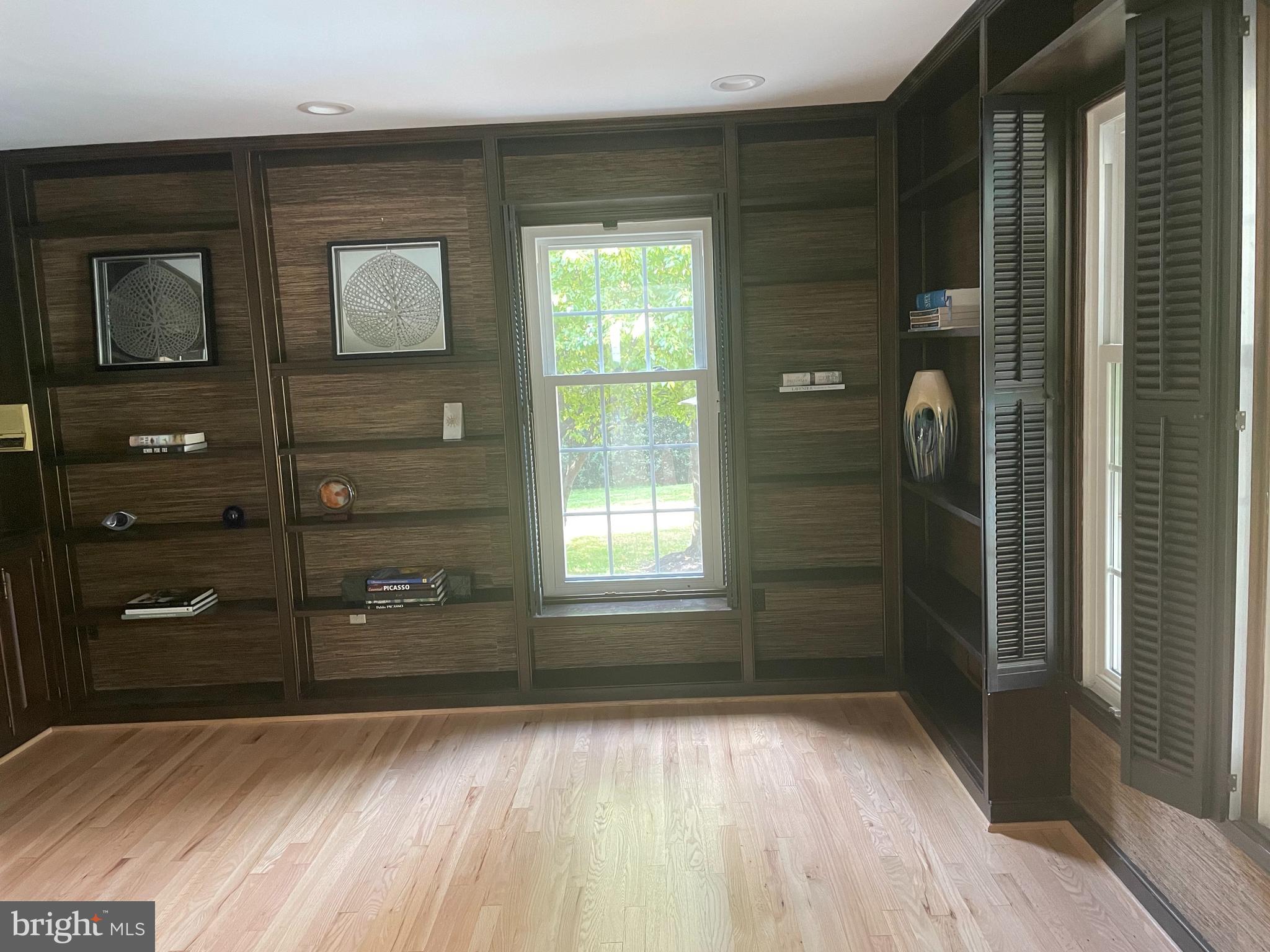 POTOMAC OUTSIDE - Residential