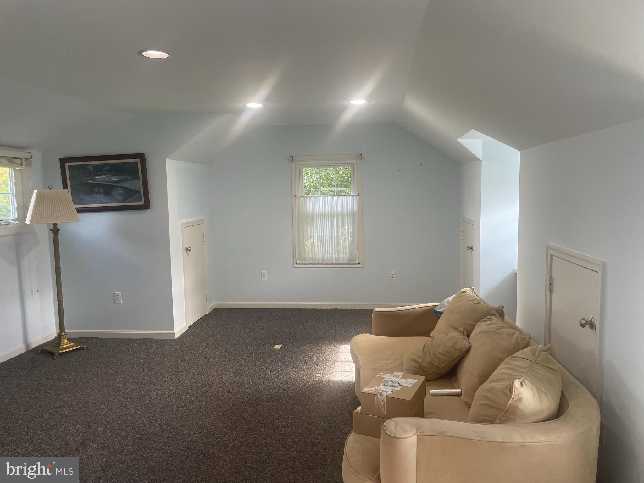 POTOMAC OUTSIDE - Residential