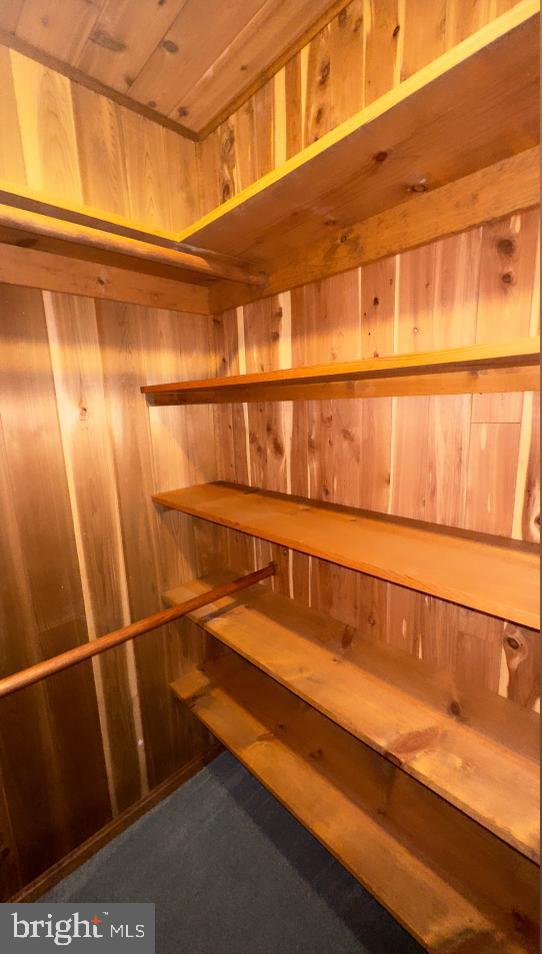 POTOMAC OUTSIDE - Residential