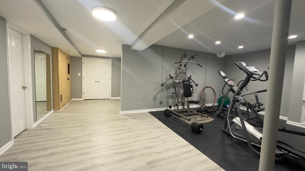 POTOMAC OUTSIDE - Residential