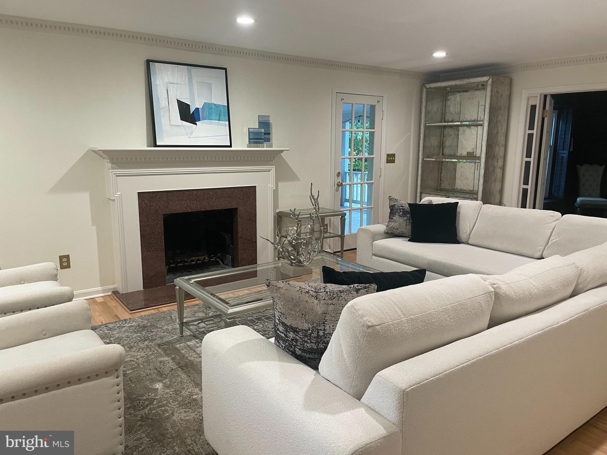 POTOMAC OUTSIDE - Residential